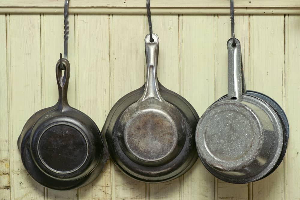 How To Store A Cast Iron Skillet: 8 Best Tips - Anita's Housekeeping