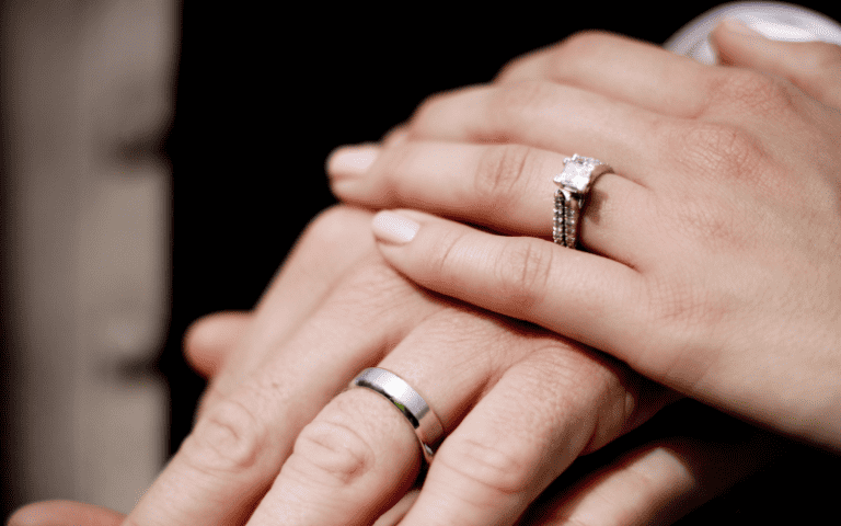 how-to-clean-wedding-ring-at-home-safely